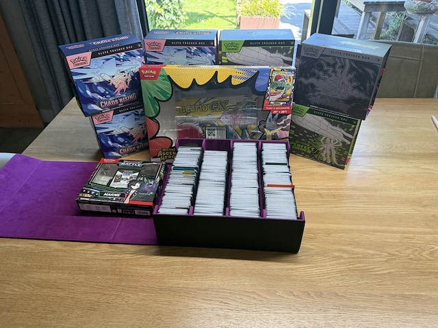 Partij pokémon kaarten, (ca. 3500 - 4000 kaarten) incl. diverse toebehoren - afbeelding 2 van  11