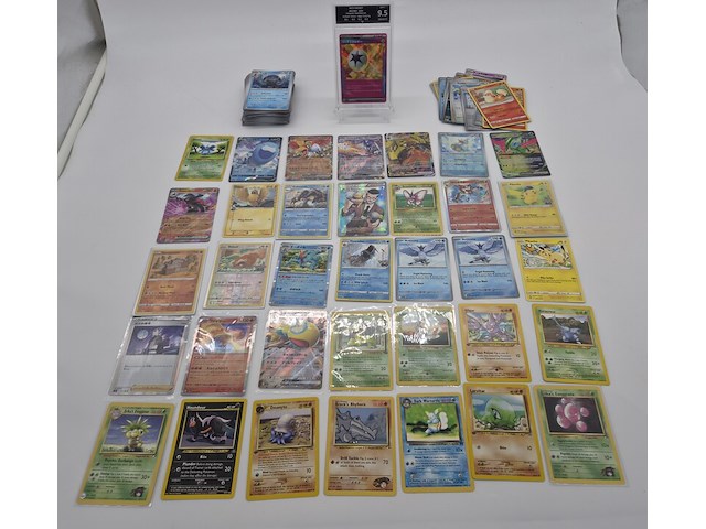 Partij pokémon kaarten met o.a. vintage kaarten, full art kaarten en 1 graded kaart - afbeelding 1 van  14
