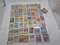 Partij pokémon verzamelkaarten bestaande uit kaarten uit diverse series (o.a. vintage)