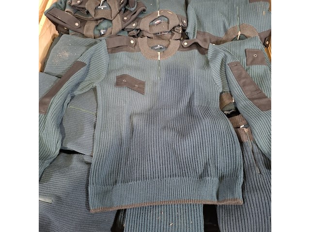 Partij polo's en truien - afbeelding 2 van  15