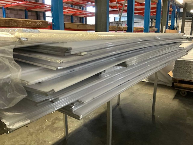 Partij polycarbonaat kanaalplaten - afbeelding 7 van  7