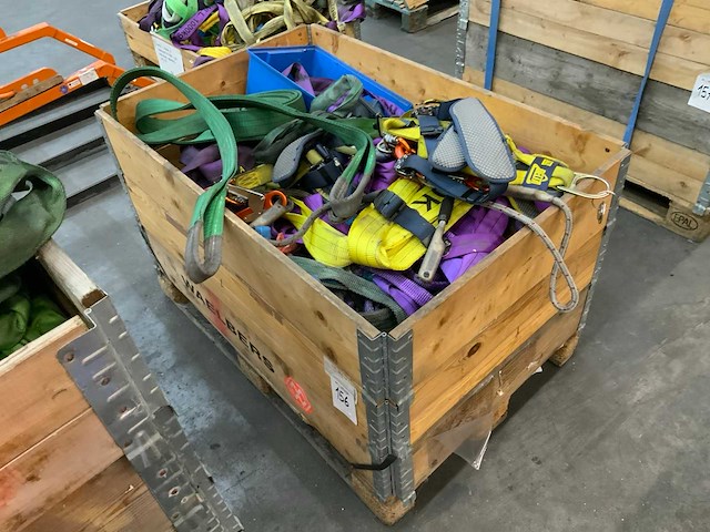 Partij polyester hijsbanden en diversen - afbeelding 1 van  3