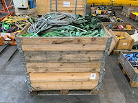 Partij polyester hijsbanden en staaldraadstroppen - afbeelding 1 van  2