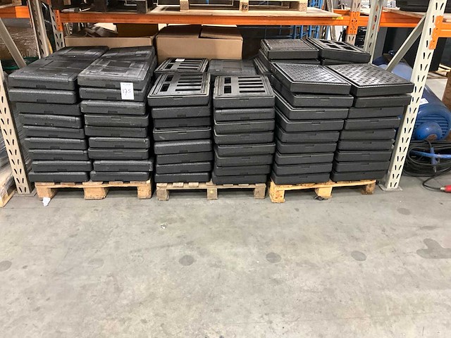 Partij polystyreen plantdrijvers - afbeelding 2 van  7