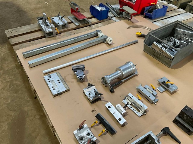 Partij ponsgereedschappen en tooling - afbeelding 2 van  16