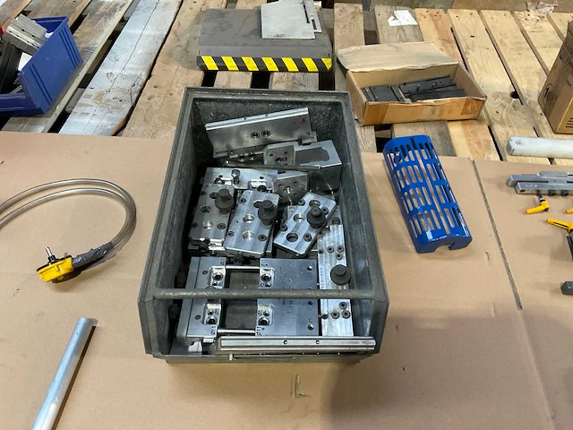 Partij ponsgereedschappen en tooling - afbeelding 3 van  16