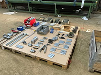 Partij ponsgereedschappen en tooling - afbeelding 1 van  16