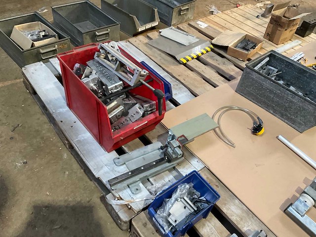 Partij ponsgereedschappen en tooling - afbeelding 10 van  16