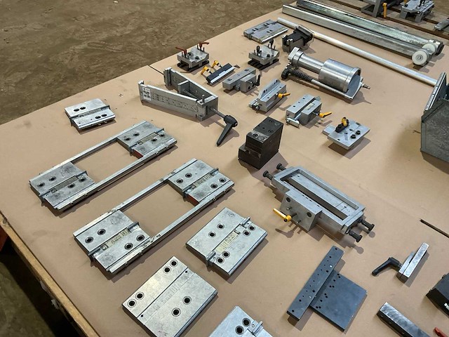 Partij ponsgereedschappen en tooling - afbeelding 15 van  16