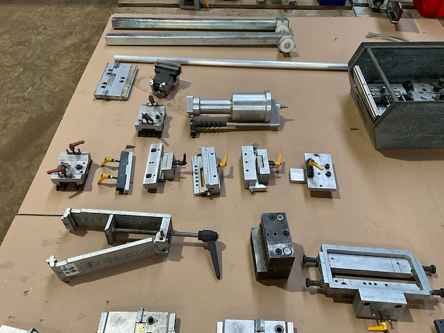 Partij ponsgereedschappen en tooling - afbeelding 16 van  16