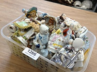 Partij porseleinen beeldjes in plastic bak - afbeelding 5 van  5