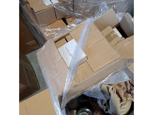 Partij porseleinen servies o.a. laura asley en dutch rosé - afbeelding 2 van  43