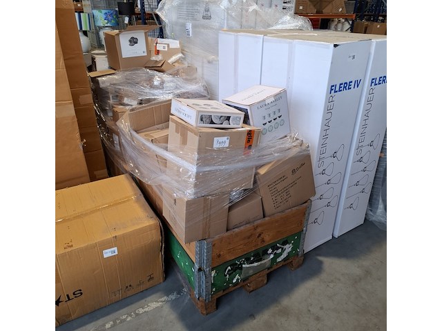 Partij porseleinen servies o.a. laura asley en dutch rosé - afbeelding 1 van  43