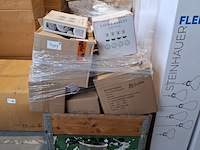 Partij porseleinen servies o.a. laura asley en dutch rosé - afbeelding 12 van  43