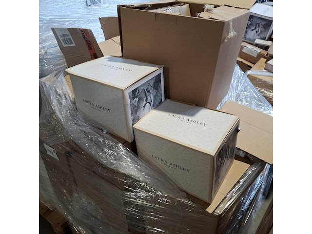 Partij porseleinen servies o.a. laura asley en dutch rosé - afbeelding 25 van  43