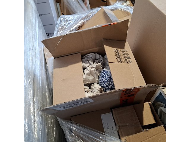 Partij porseleinen servies o.a. laura asley en dutch rosé - afbeelding 27 van  43