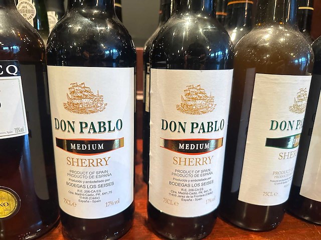 Partij port en sherry, 27 flessen - afbeelding 2 van  3