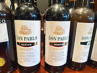 Partij port en sherry, 27 flessen - afbeelding 2 van  3