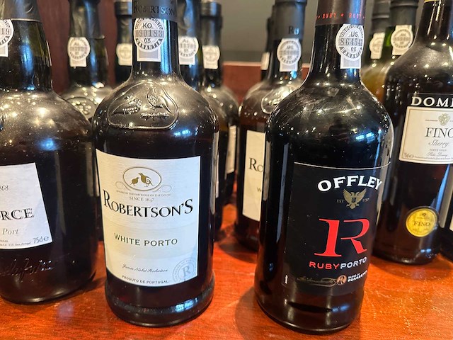 Partij port en sherry, 27 flessen - afbeelding 3 van  3