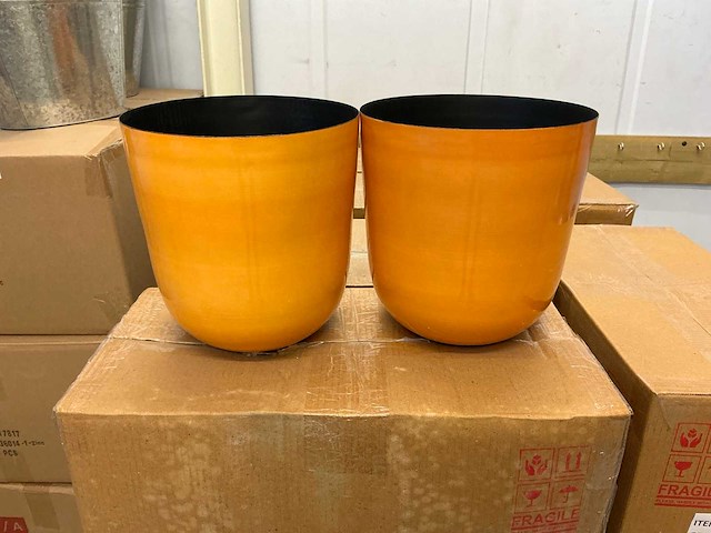 Partij pot bo metal 22.5cm orange planter kirk (120x) - afbeelding 1 van  5