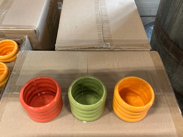Partij pot ribbed d7,8/h6,5cm green/orange/yellow dolomite (1080x) - afbeelding 2 van  5