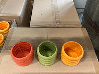 Partij pot ribbed d7,8/h6,5cm green/orange/yellow dolomite (1080x) - afbeelding 2 van  5