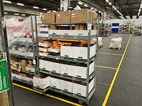 Partij potten, potgrond en decoratie - afbeelding 1 van  9