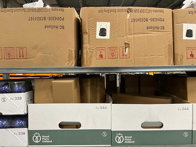 Partij potten, potgrond en decoratie - afbeelding 3 van  9