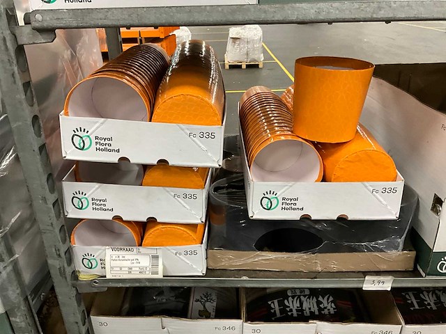 Partij potten, potgrond en decoratie - afbeelding 5 van  9