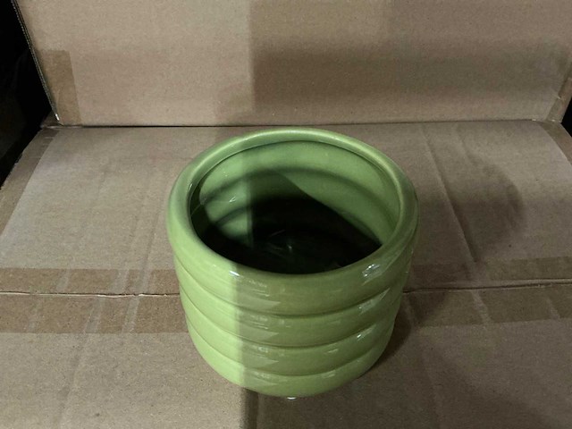 Partij potten ribbed d11,5/h8,5cm green es99/tray dolomite (900x) - afbeelding 2 van  7