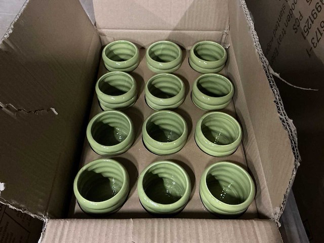 Partij potten ribbed d7,8/h6,5cm green es5.5 dolomite (1080x) - afbeelding 3 van  3