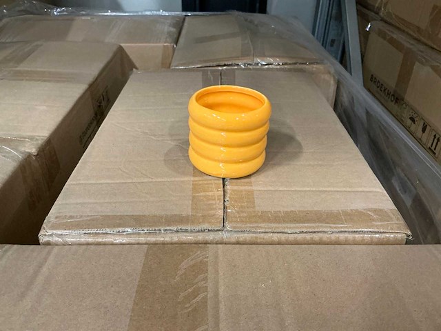 Partij potten ribbed d7,8/h6,5cm yellow dolomite (1080x) - afbeelding 1 van  7