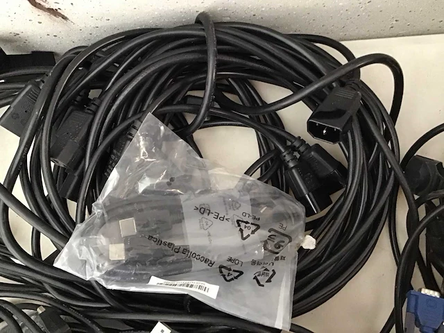 Partij power, mickey mouse, video (vga, hdmi) pc- & netwerkkabel - afbeelding 2 van  2