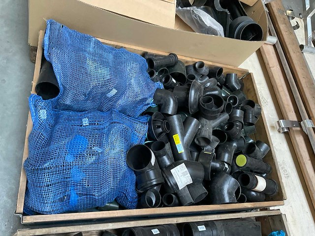Partij pp en pe afvoermateriaal - afbeelding 1 van  1