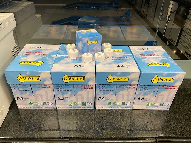 Partij printerpapier a4 en adresetiketten - afbeelding 1 van  6