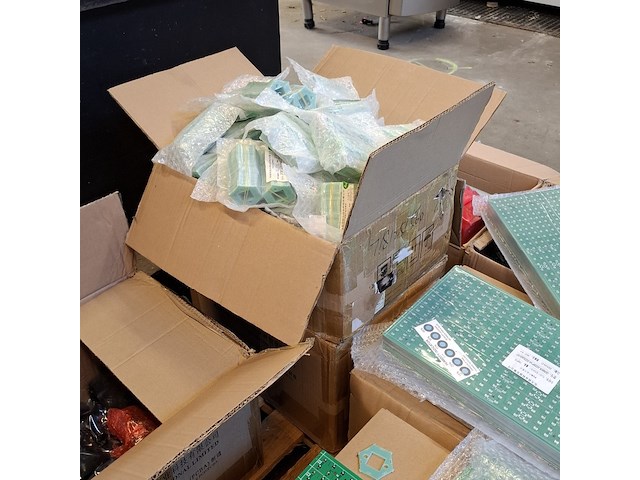 Partij printplaten en toebehoren - afbeelding 8 van  18