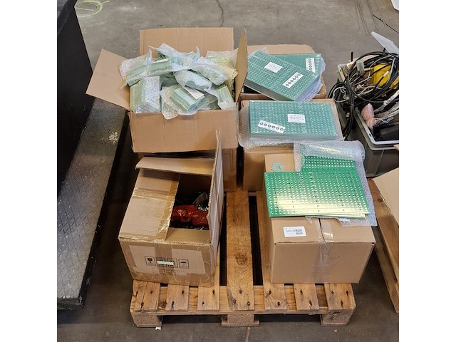 Partij printplaten en toebehoren - afbeelding 12 van  18