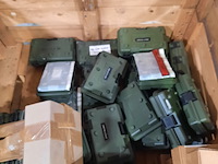 Partij printplaten in koffers - afbeelding 10 van  10