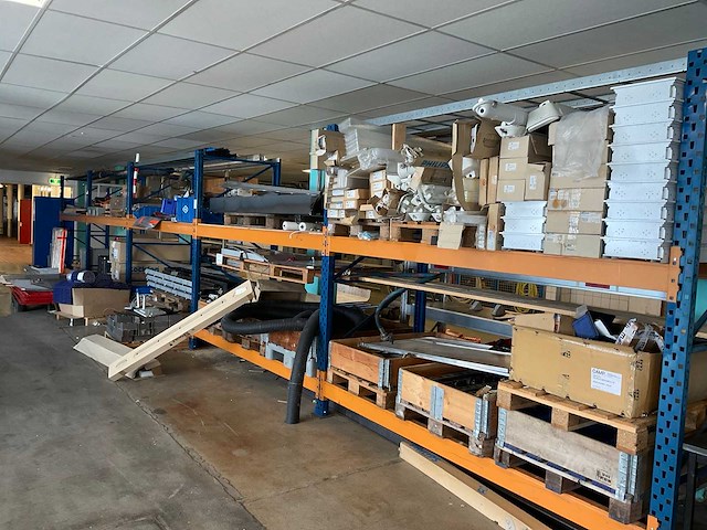 Partij proces- en installatie materialen - afbeelding 1 van  14