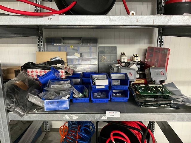 Partij procesapparatuur & installatiemateriaal - afbeelding 1 van  8