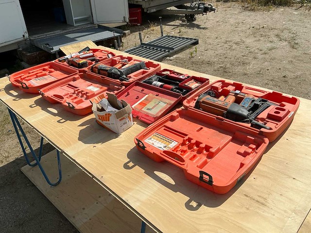 Partij professionele bevestigingsapparatuur – hilti dx400, paslode im65a f16 en spit pulsa 700p (3 stuks) - afbeelding 4 van  4
