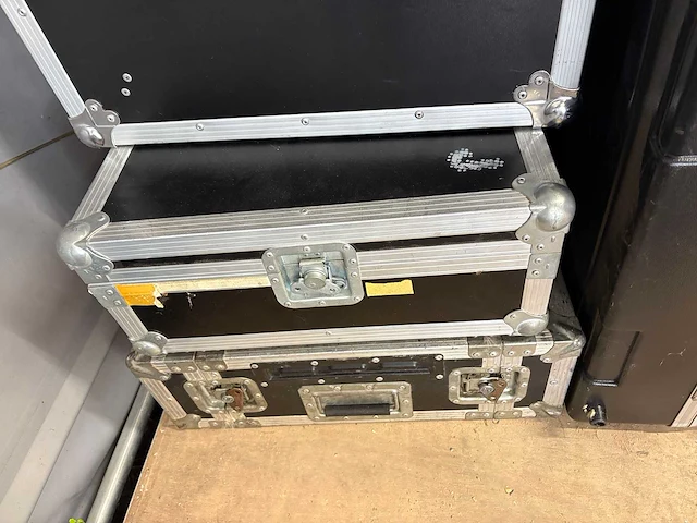 Partij professionele flightcases - afbeelding 4 van  7