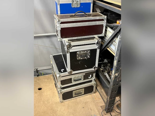 Partij professionele flightcases - afbeelding 6 van  7