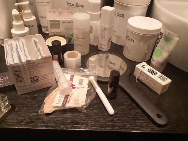 Partij professionele huidverzorgings- en cosmetische producten - afbeelding 5 van  6