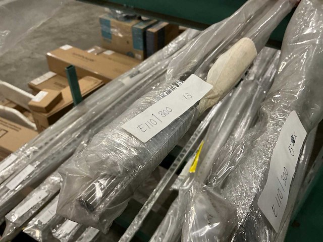 Partij profielen en buizen - afbeelding 8 van  10