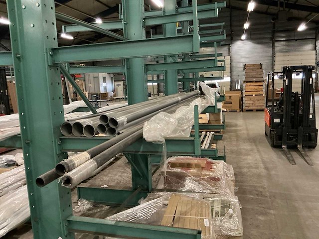 Partij profielen en buizen - afbeelding 9 van  10