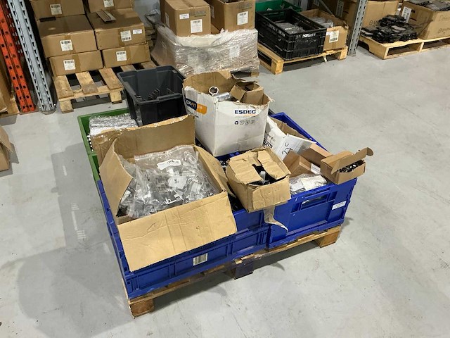 Partij profielklemmen en dakhaken - afbeelding 1 van  7