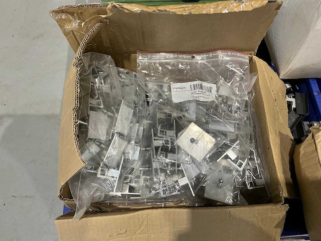 Partij profielklemmen en dakhaken - afbeelding 3 van  7