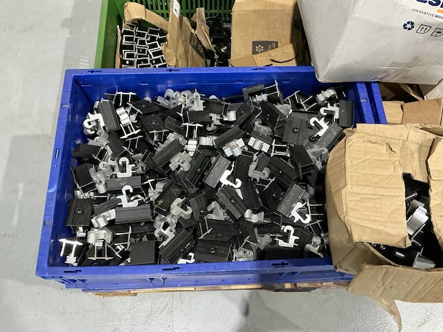 Partij profielklemmen en dakhaken - afbeelding 5 van  7