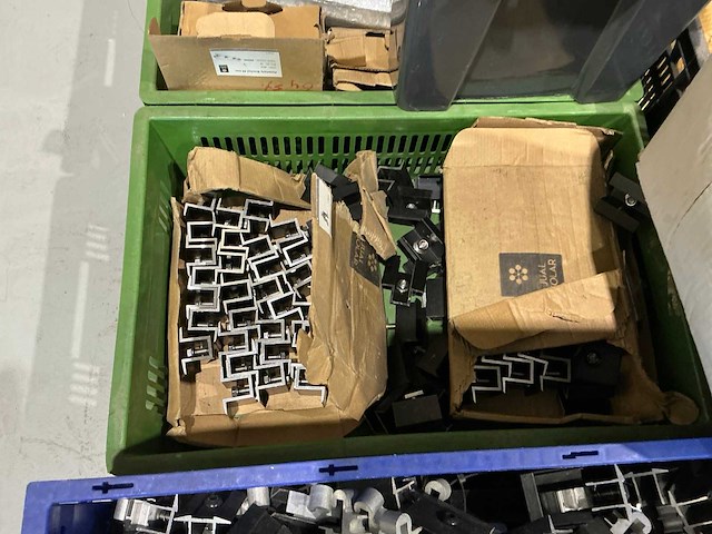 Partij profielklemmen en dakhaken - afbeelding 6 van  7